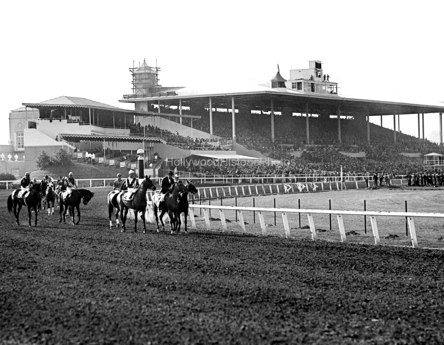 Santa Anita Race Track 1934 Arcadia wm.jpg